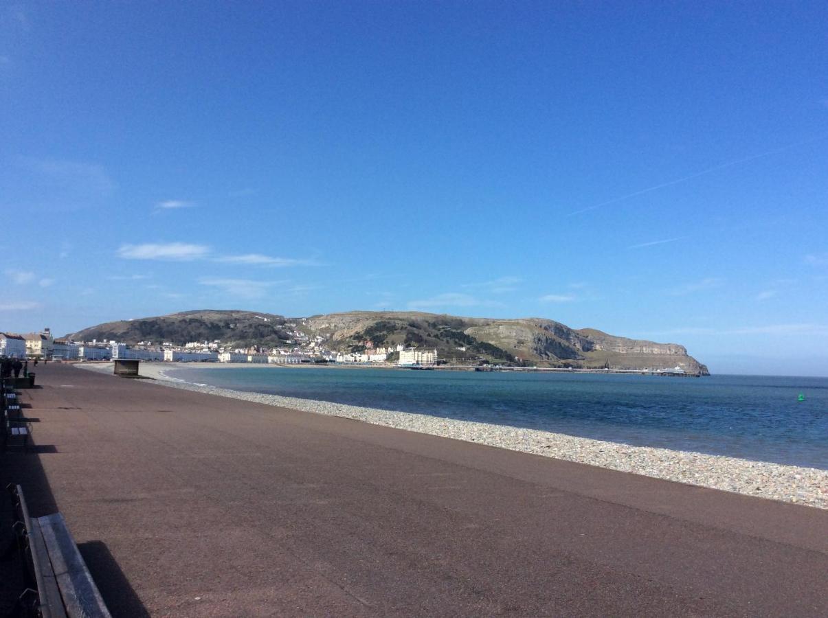 Bed and Breakfast Frosty Towers Llandudno Exterior foto