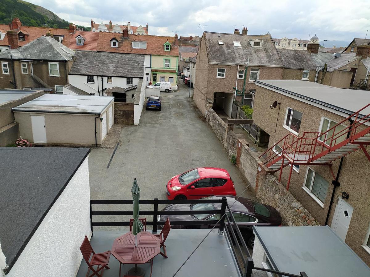 Bed and Breakfast Frosty Towers Llandudno Exterior foto