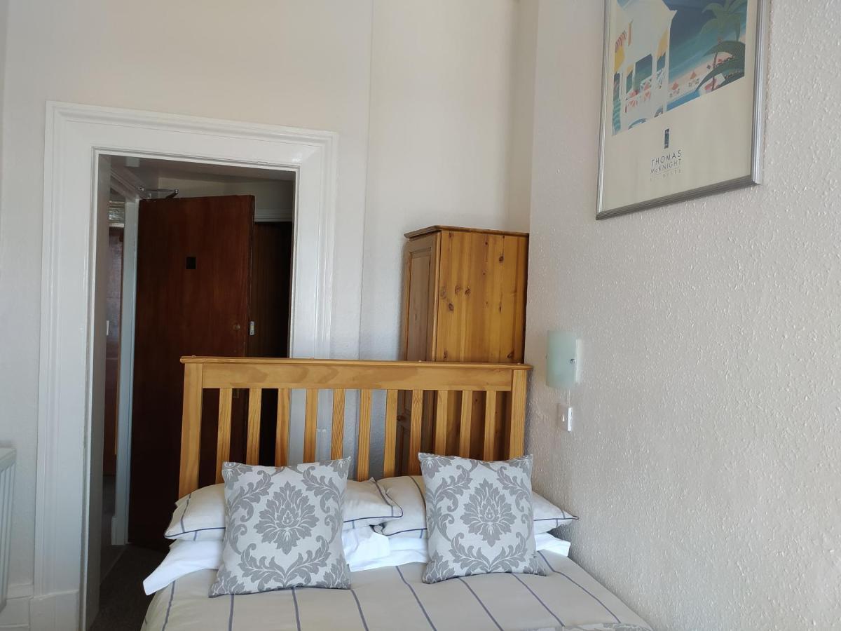Bed and Breakfast Frosty Towers Llandudno Exterior foto