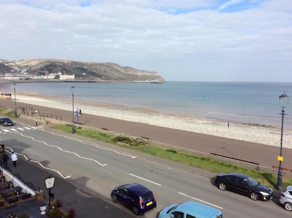 Bed and Breakfast Frosty Towers Llandudno Exterior foto